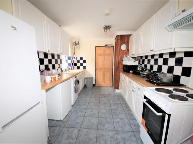 Waterloo Road, Winton, Bournemouth 5 bed detached house to rent £2,500 pcm £577 pw