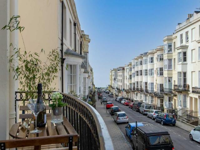 Waterloo Street, Hove 1 bed flat to rent £2,301 pcm £531 pw
