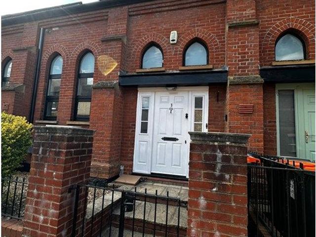 Waterlow Chapel, Dunstable LU6, 2 bed terraced house to rent, £1,295 pcm | PrimeLocation