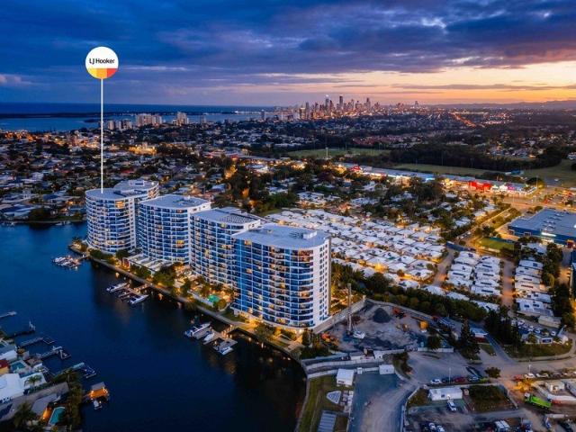 Waterpoint's Finest with Private Marina Berth & Panoramic Broadwater Views