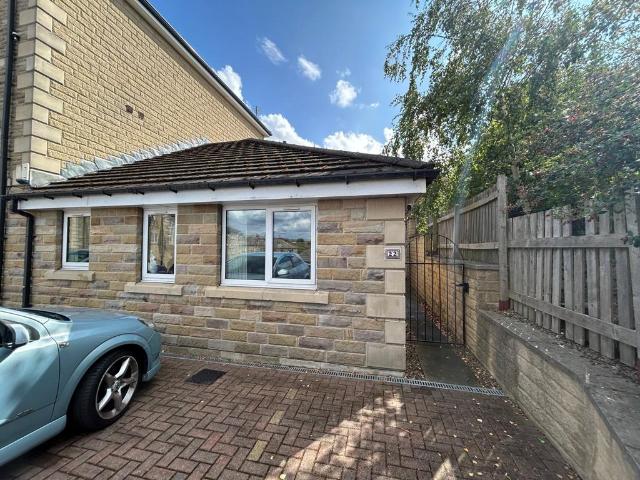 Waterstone Court, Staincliffe, WF13 2 bed bungalow to rent £700 pcm £162 pw