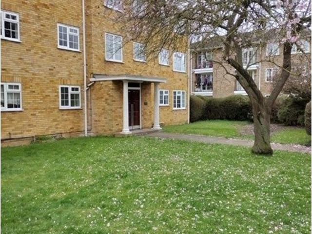 Waters Drive, Staines Upon Thames TW18, 2 bed flat to rent, £1,700 pcm | PrimeLocation