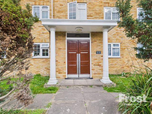 Waters Drive, Staines Upon Thames, Middlesex TW18, 2 bed flat to rent, £1,600 pcm | PrimeLocation