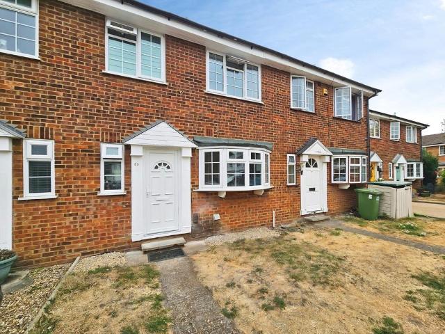 Waters Drive, Staines, Middlesex, TW18 3 bed terraced house to rent £2,100 pcm £485 pw