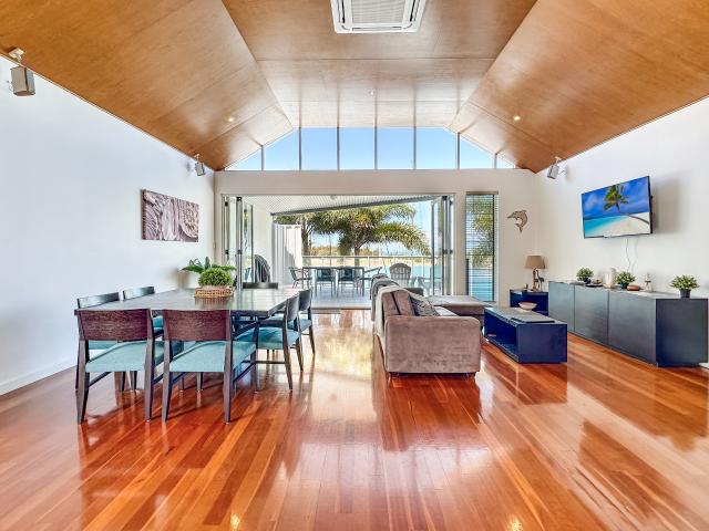 Water's Edge' Townhouse with 180 degree water views