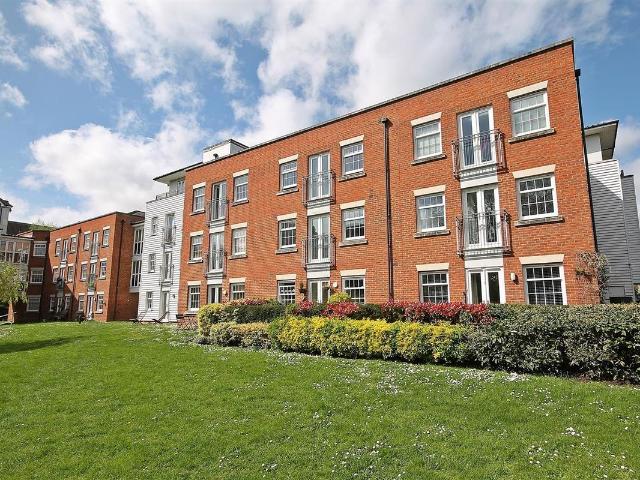 Waters Edge, Canterbury CT1, 2 bed flat to rent, £1,400 pcm | PrimeLocation