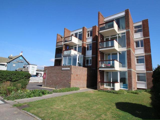 Waters Edge, Marine Parade East. 2 bed flat to rent £1,150 pcm £265 pw