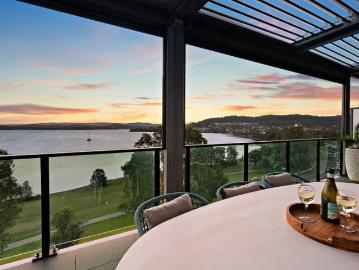 Warners Bay, Newcastle - Balcony, Equipped kitchen