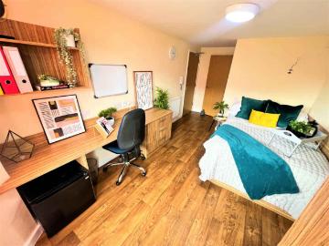 Waterside Court, Chester Has an Apartment