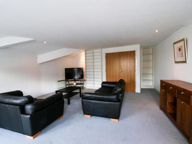 Waterside Court, St. Vincent Street. 3 bed penthouse to rent £1,750 pcm £404 pw