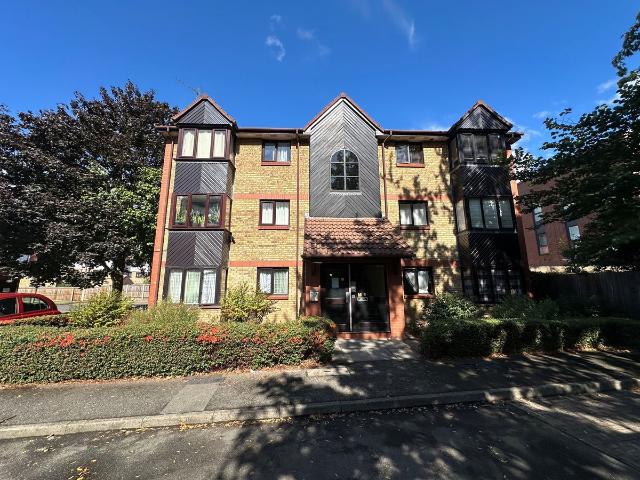 Waterside Close, Barking IG11, 1 bed flat to rent, £1,250 pcm | PrimeLocation