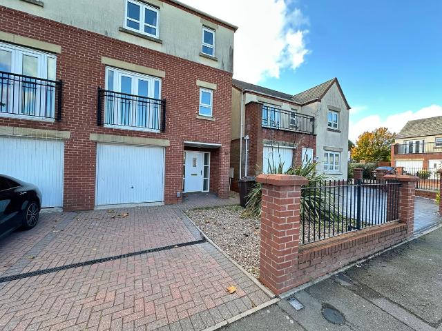 Waterside Close, Wolverhampton WV2, 4 bed town house to rent, £1,500 pcm | PrimeLocation