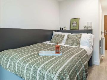 Waterside, Bristol Has an Apartment