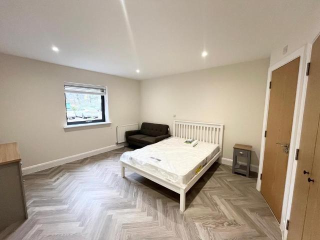 Waterside House, Milton Keynes, MK6 Studio to rent £1,075 pcm £248 pw