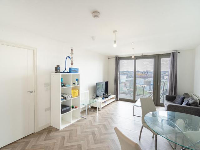 Waterside Heights, Boothe Road, Pontoon Dock, London E16, 2 bed flat to rent, £2,299 pcm | PrimeLocation