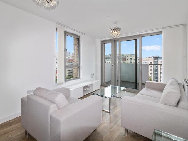 Waterside Heights, E16 2 bed flat to rent £2,050 pcm £473 pw