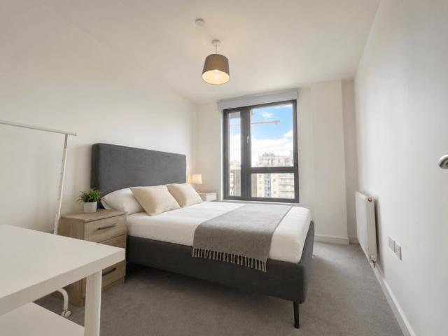 Waterside Heights, E16 2 bed flat to rent £2,297 pcm £530 pw