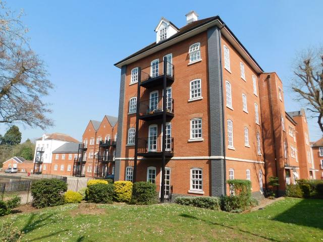 Waterside Lane, Colchester, Essex CO2, 2 bed flat to rent, £1,125 pcm | PrimeLocation