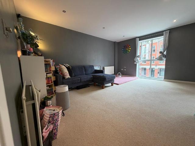 Waterside, Shirley B90 2 bed apartment to rent £1,250 pcm £288 pw