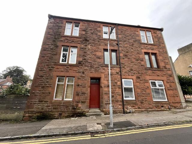 Waterside Street, Kilmarnock, East. 1 bed flat to rent £550 pcm £127 pw