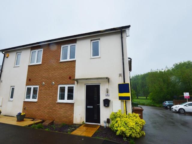 Waterside Road, Wellingborough, NN8 3 bed semi detached house to rent £1,295 pcm £299 pw