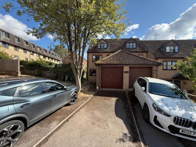 Waterside Road, Wincanton, 4 bed house to rent £1,750 pcm £404 pw