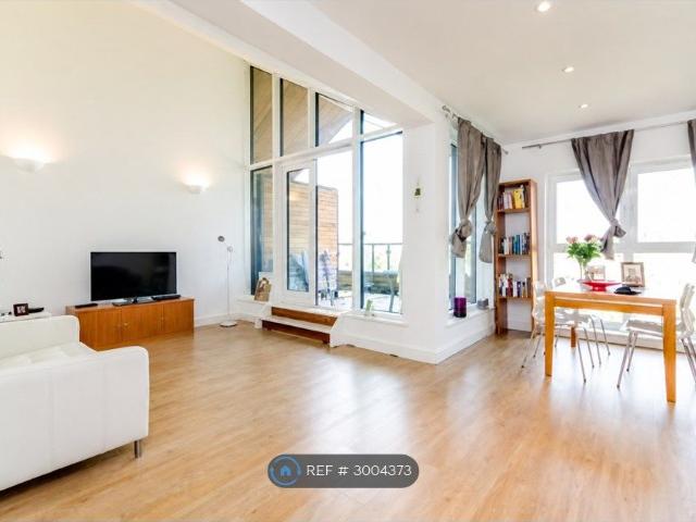 Waterside, Woking GU21, 2 bed flat to rent, £2,275 pcm | PrimeLocation