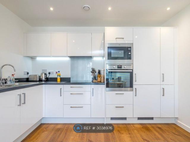 Waterside Way, Tottenham Hale N17, 2 bed flat to rent, £2,395 pcm | PrimeLocation