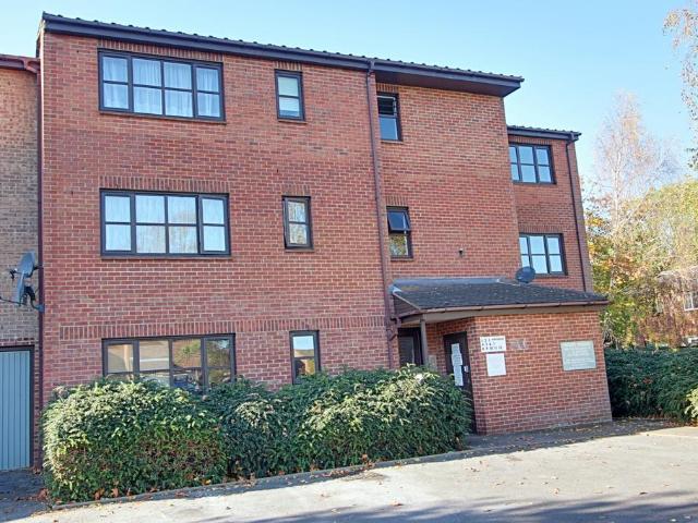 Waterside, Uxbridge UB8 Studio to rent £1,000 pcm £231 pw