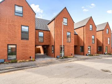 Waterslade Way, Houghton Regis. 4 bed terraced house to rent £1,900 pcm £438 pw