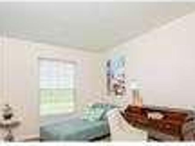 Watertown Luxurious 2 + 1.50. Single Car Garage!