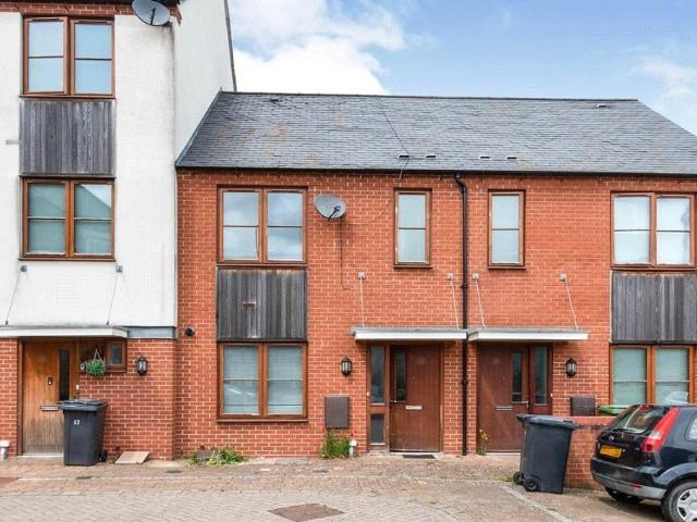 Watertower Way, Hampshire RG24 3 bed terraced house to rent £1,550 pcm £358 pw