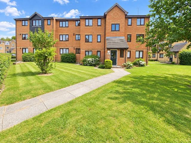 Waterville Drive, Basildon SS16, 2 bed flat to rent, £1,350 pcm | PrimeLocation