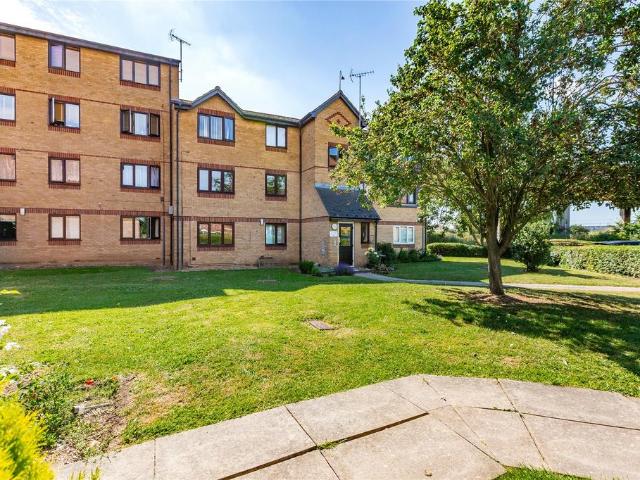 Waterville Drive, Vange, Basildon, SS16 1 bed apartment to rent £1,200 pcm £277 pw