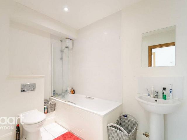 Waterworks Yard, CROYDON 2 bed flat to rent £1,750 pcm £404 pw