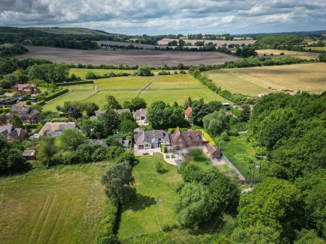 Watery Lane, Wantage OX12 5 bed bungalow to rent £2,800 pcm £646 pw