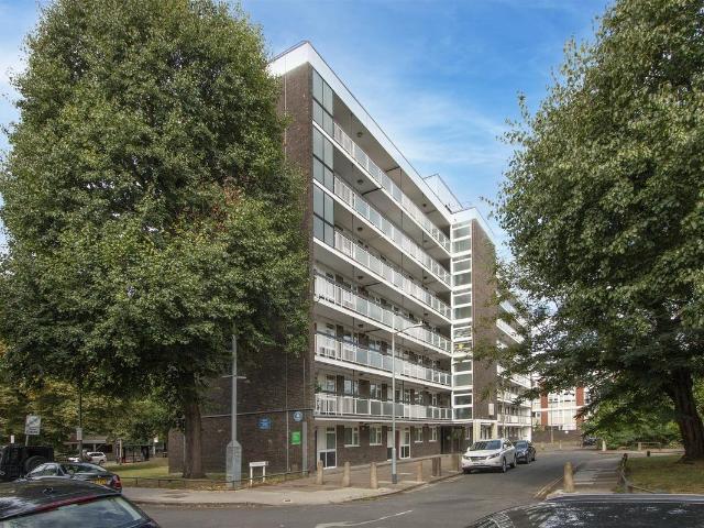 Watford Close, London SW11, 3 bed flat to rent, £2,750 pcm | PrimeLocation