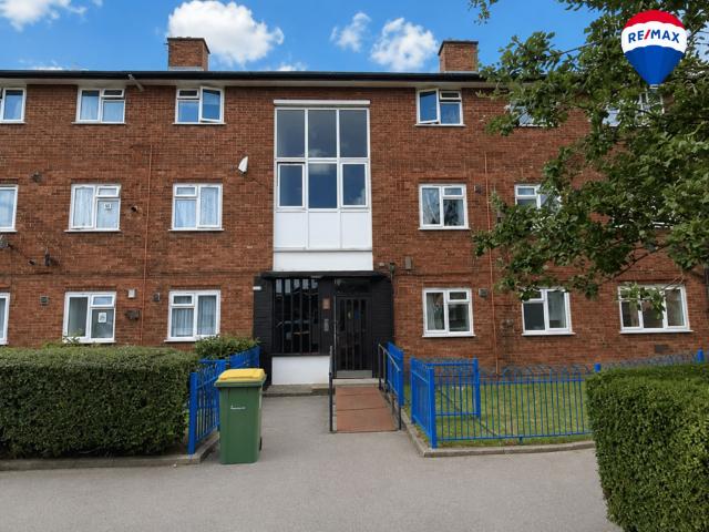 Watford Road, London E16 2 bed flat to rent £1,950 pcm £450 pw
