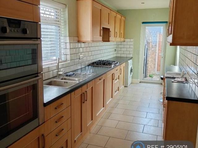 Watford Road, Rickmansworth, WD3 3 bed semi detached house to rent £2,350 pcm £542 pw