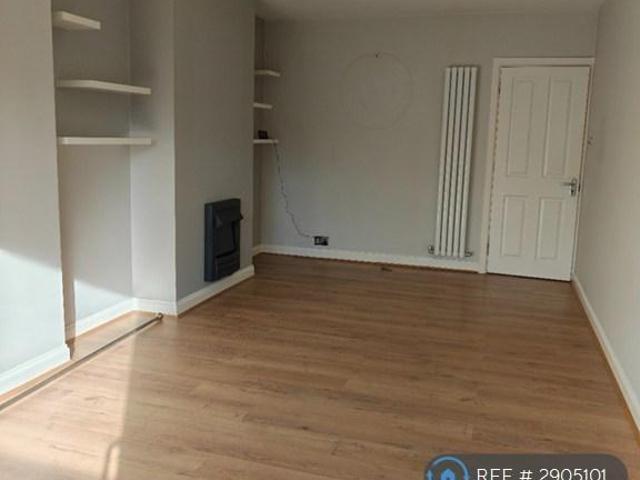 Watford Road, Rickmansworth, WD3 3 bed semi detached house to rent £2,450 pcm £565 pw