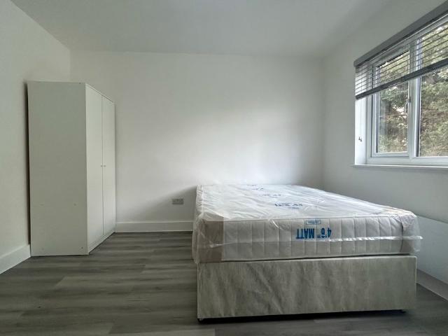 Watford Way, London NW4, 6 bed shared accommodation to rent, £1,250 pcm | PrimeLocation