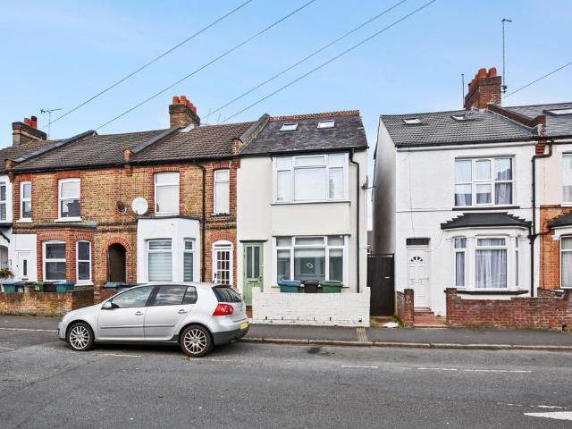 Watford WD18 3 bed terraced house to rent £2,485 pcm £573 pw