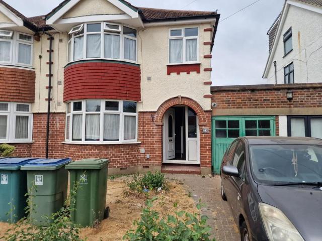 Watford WD24 4 bed semi detached house to rent £2,100 pcm £485 pw