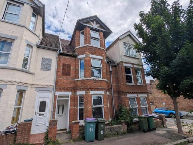 Watkin Road, Folkestone, Kent, CT19 4 bed terraced house to rent £1,400 pcm £323 pw