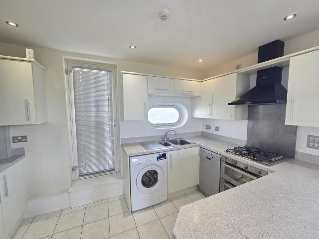 Watkin Road, Leicester LE2, 2 bed flat to rent, £1,100 pcm | PrimeLocation