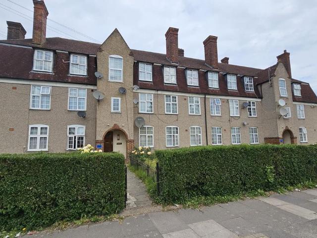 Watling Avenue, Edgware HA8, 2 bed flat to rent, £1,700 pcm | PrimeLocation