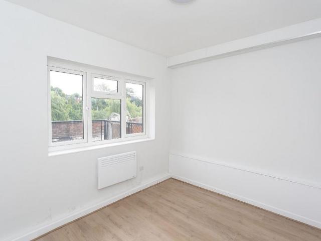 Watling Street, WD7, Radlett, WD7 4 bed flat to rent £1,950 pcm £450 pw