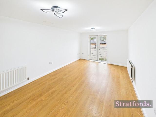 Watling Street, Bletchley, MK2 2 bed apartment to rent £1,250 pcm £288 pw