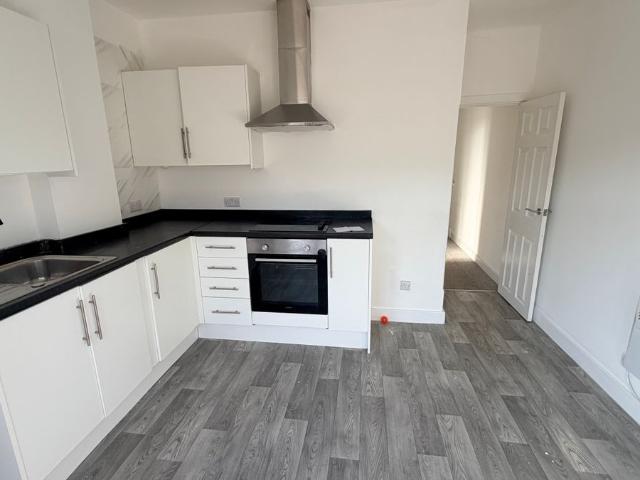 Watling Street, Gillingham ME7, 2 bed flat to rent, £1,100 pcm | PrimeLocation
