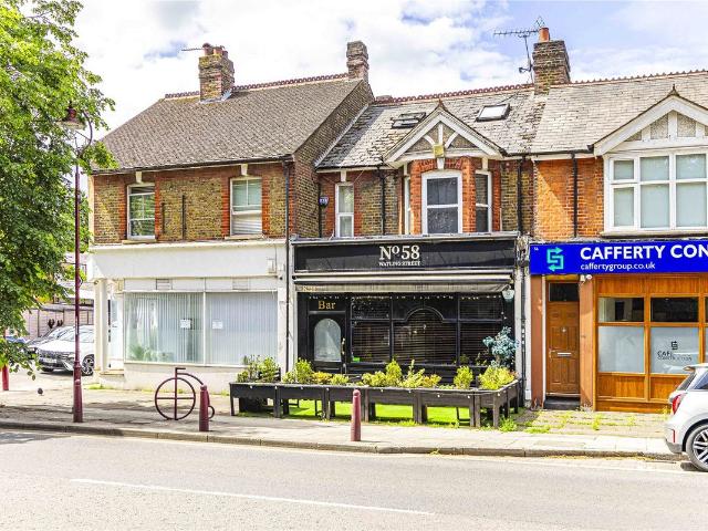 Watling Street, Radlett, Hertfordshire WD7, 1 bed flat to rent, £1,300 pcm | PrimeLocation